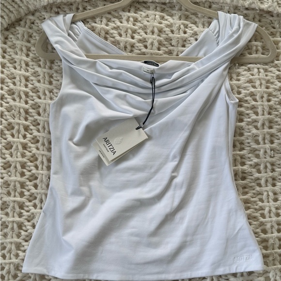 Aritzia Tops - Aritzia Original Contour Ravish Top